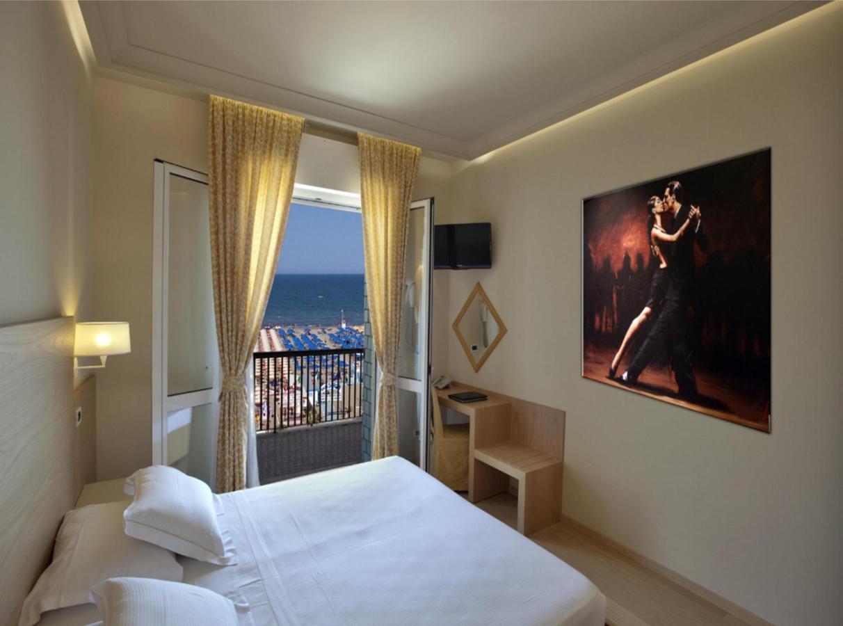 Hotel Ghirlandina Rimini Pokoj fotografie